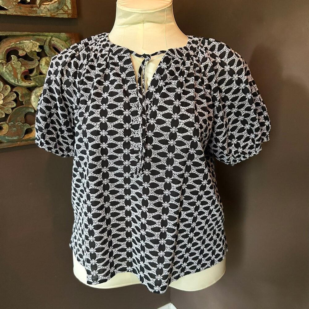 LOFT Black & white Embroidered Top - size LP - NWT